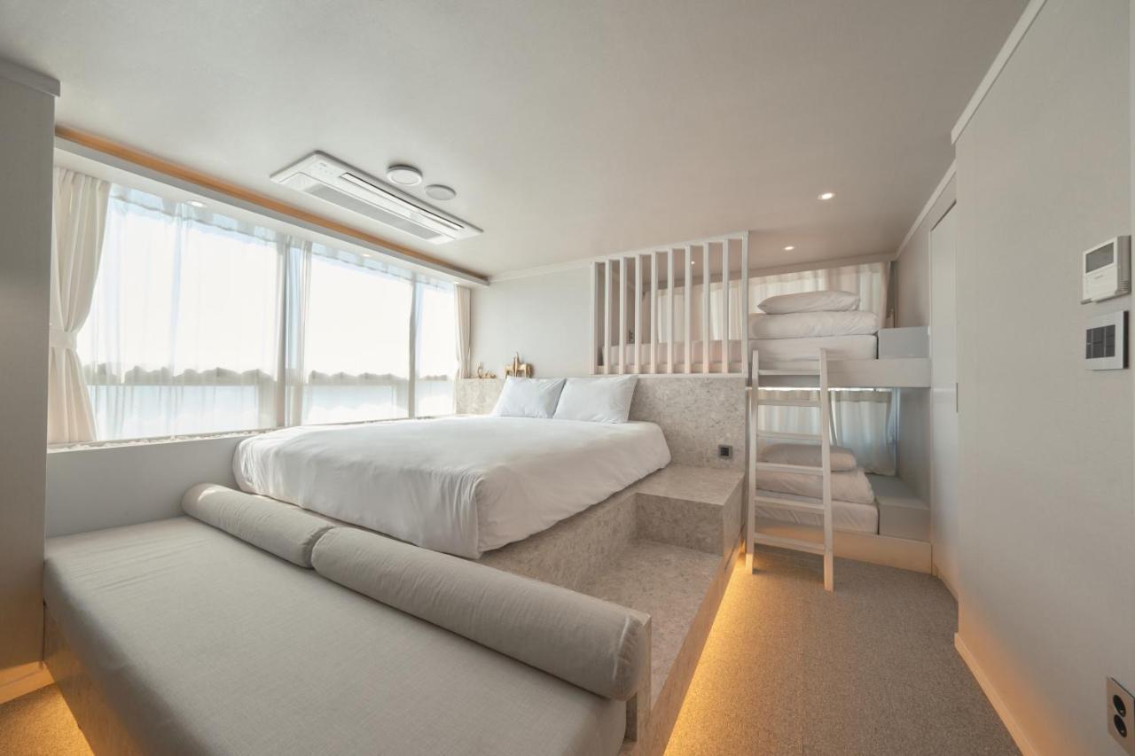 Uh Suite The Haeundae Пусан Екстериор снимка