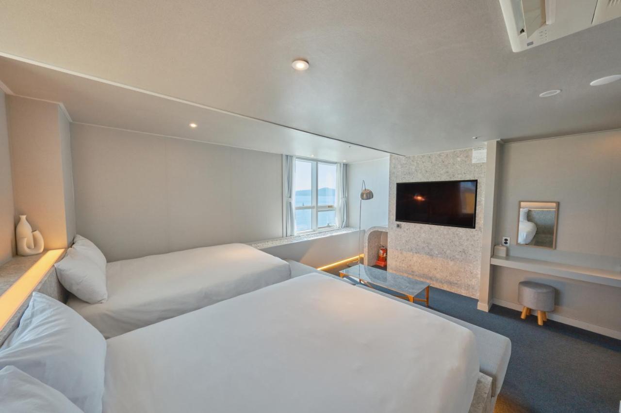 Uh Suite The Haeundae Пусан Екстериор снимка