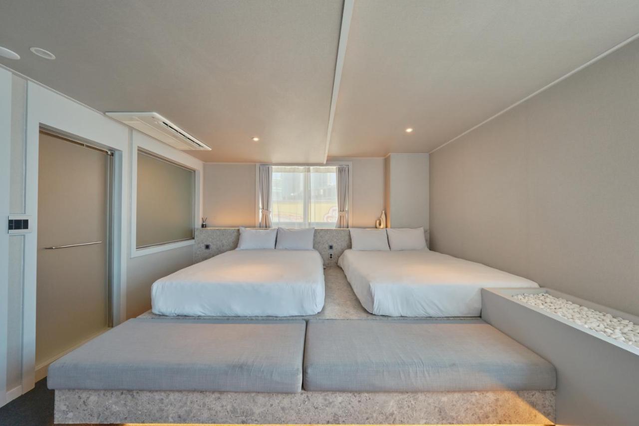 Uh Suite The Haeundae Пусан Екстериор снимка