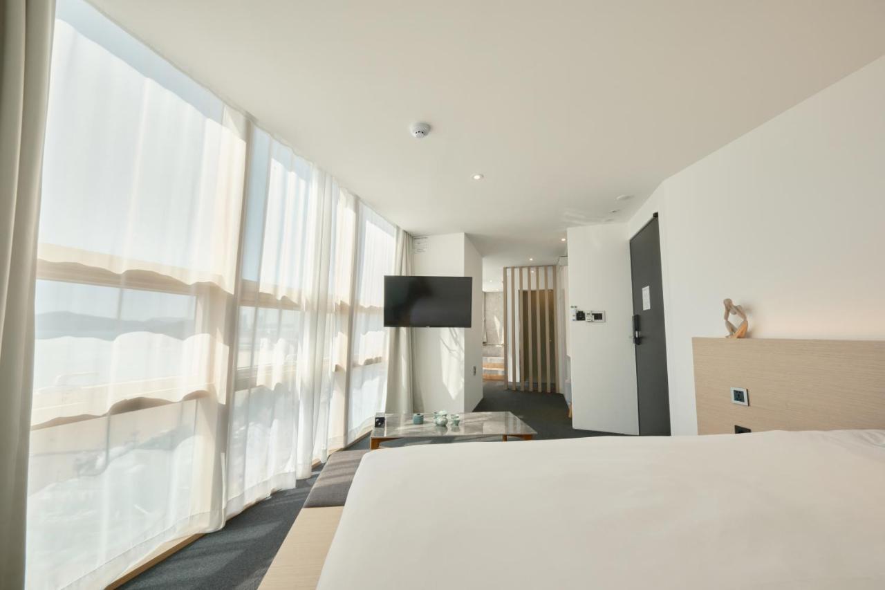 Uh Suite The Haeundae Пусан Екстериор снимка