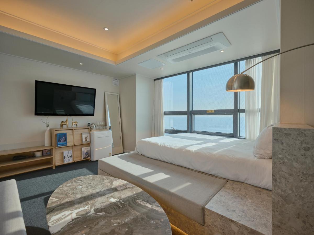 Uh Suite The Haeundae Пусан Екстериор снимка