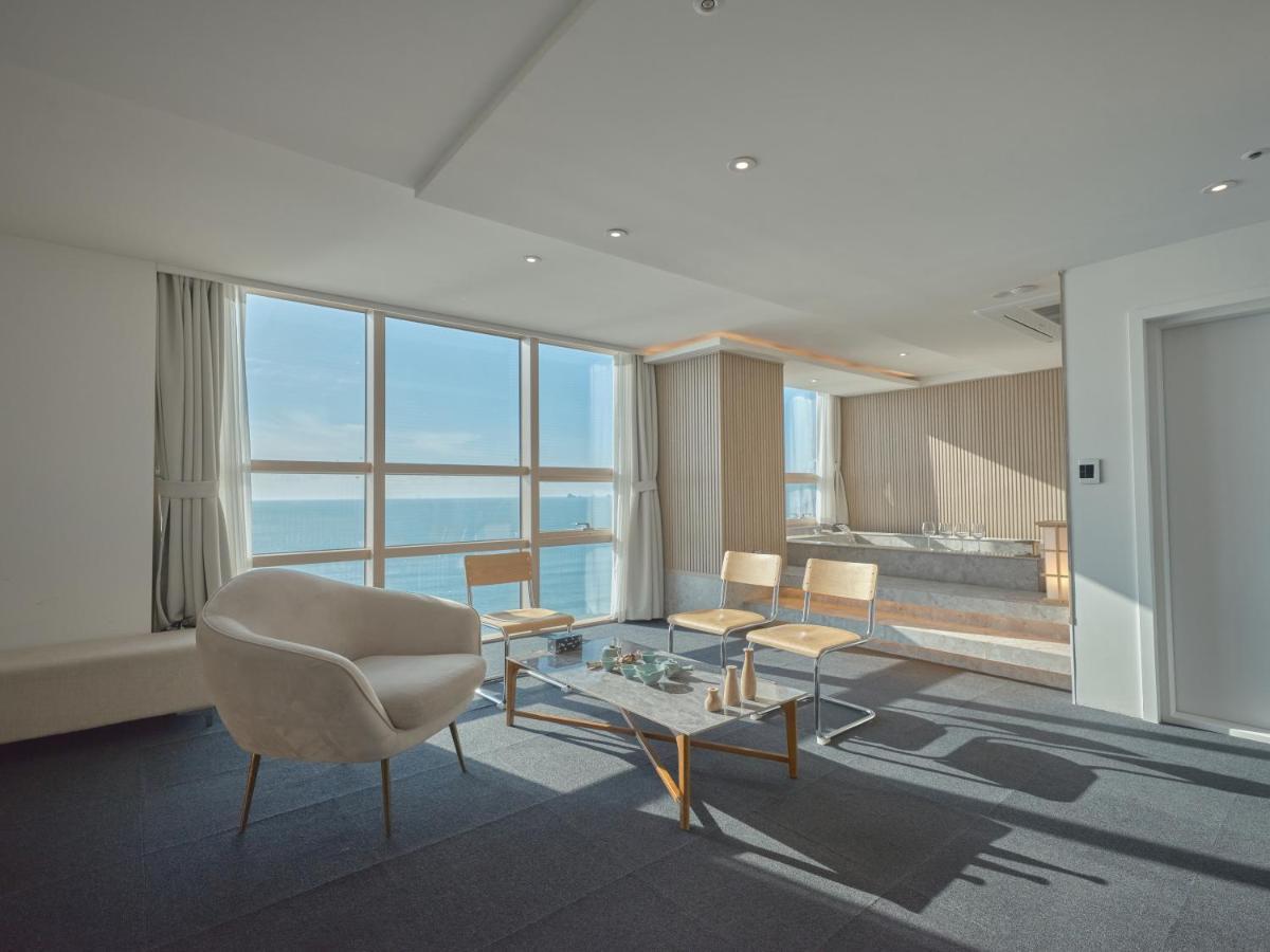 Uh Suite The Haeundae Пусан Екстериор снимка