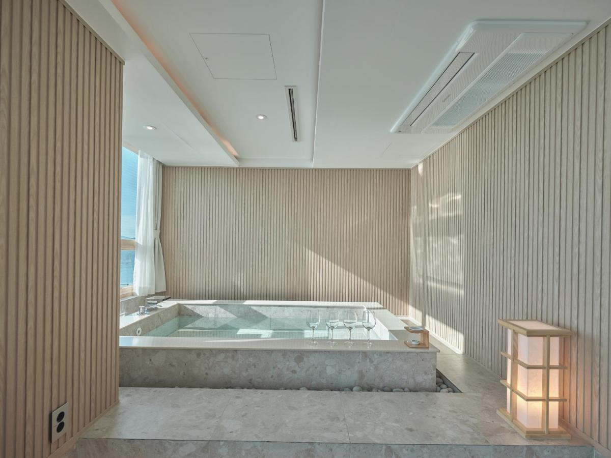 Uh Suite The Haeundae Пусан Екстериор снимка