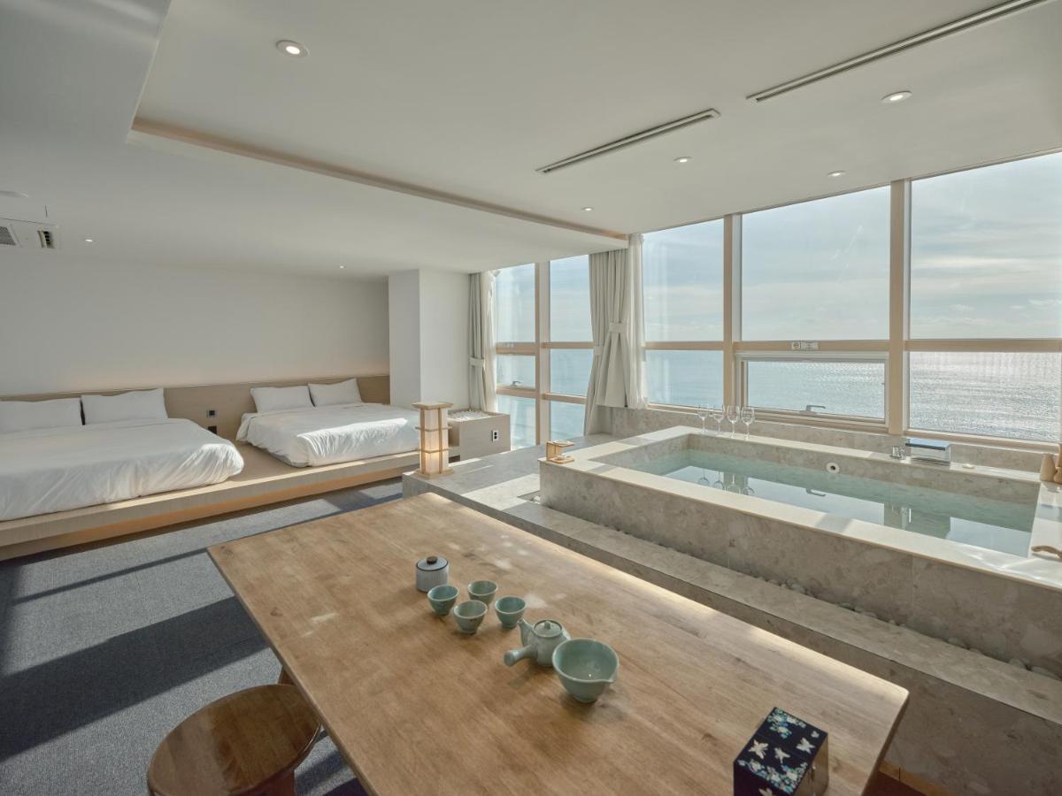 Uh Suite The Haeundae Пусан Екстериор снимка