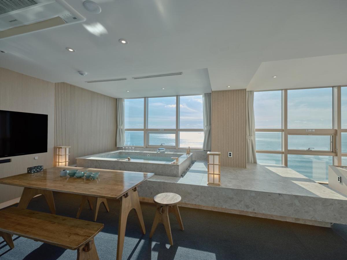 Uh Suite The Haeundae Пусан Екстериор снимка