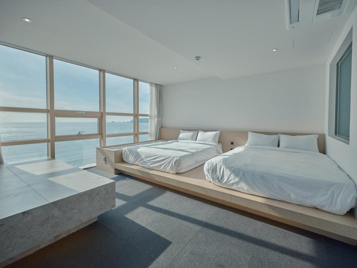 Uh Suite The Haeundae Пусан Екстериор снимка