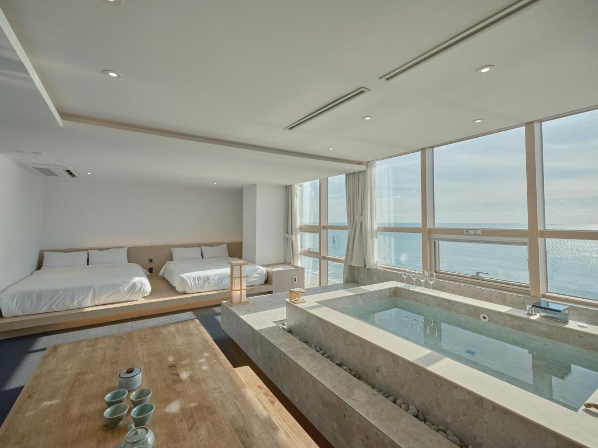 Uh Suite The Haeundae Пусан Екстериор снимка