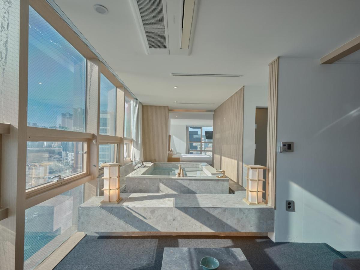 Uh Suite The Haeundae Пусан Екстериор снимка