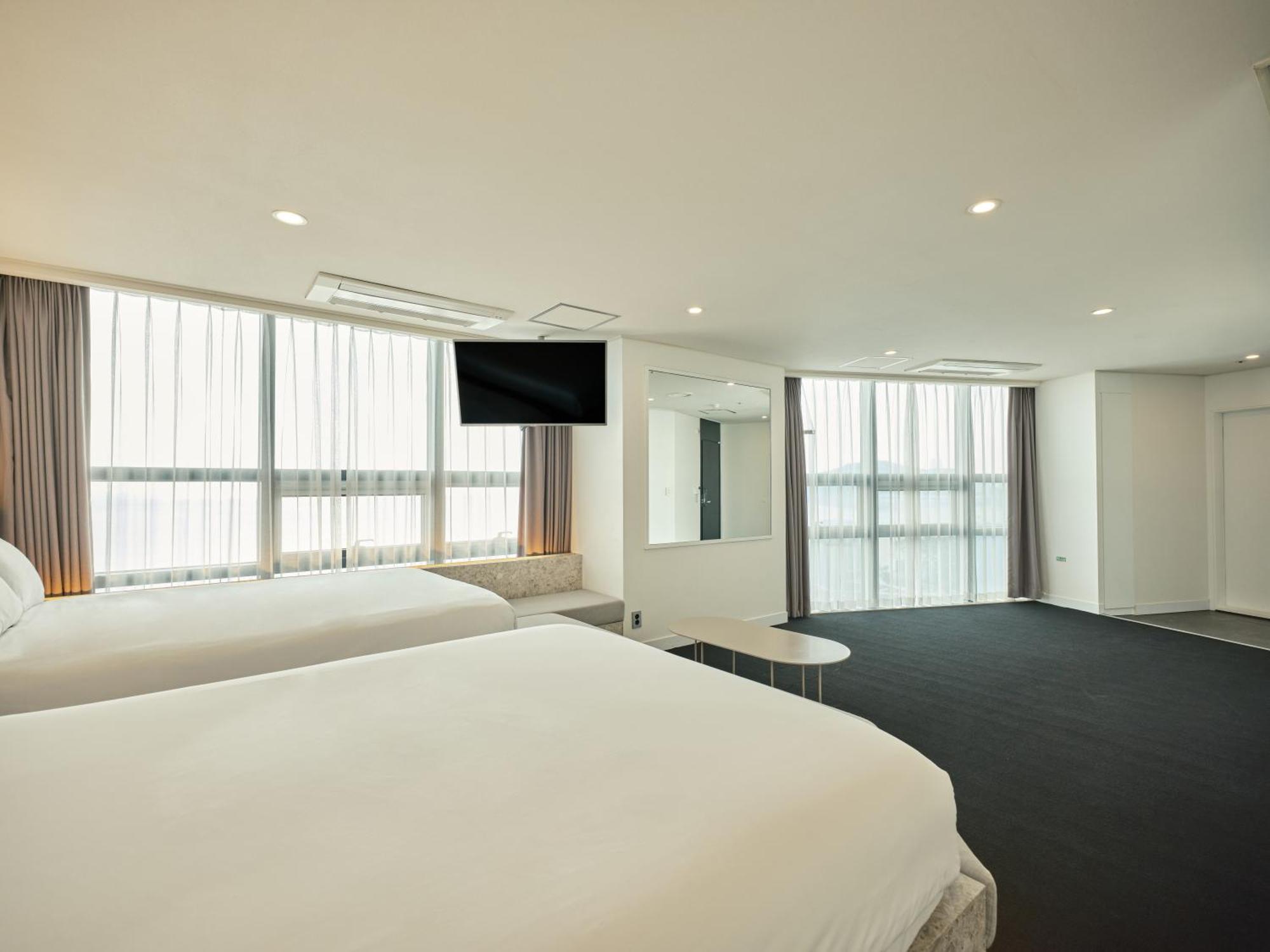 Uh Suite The Haeundae Пусан Екстериор снимка
