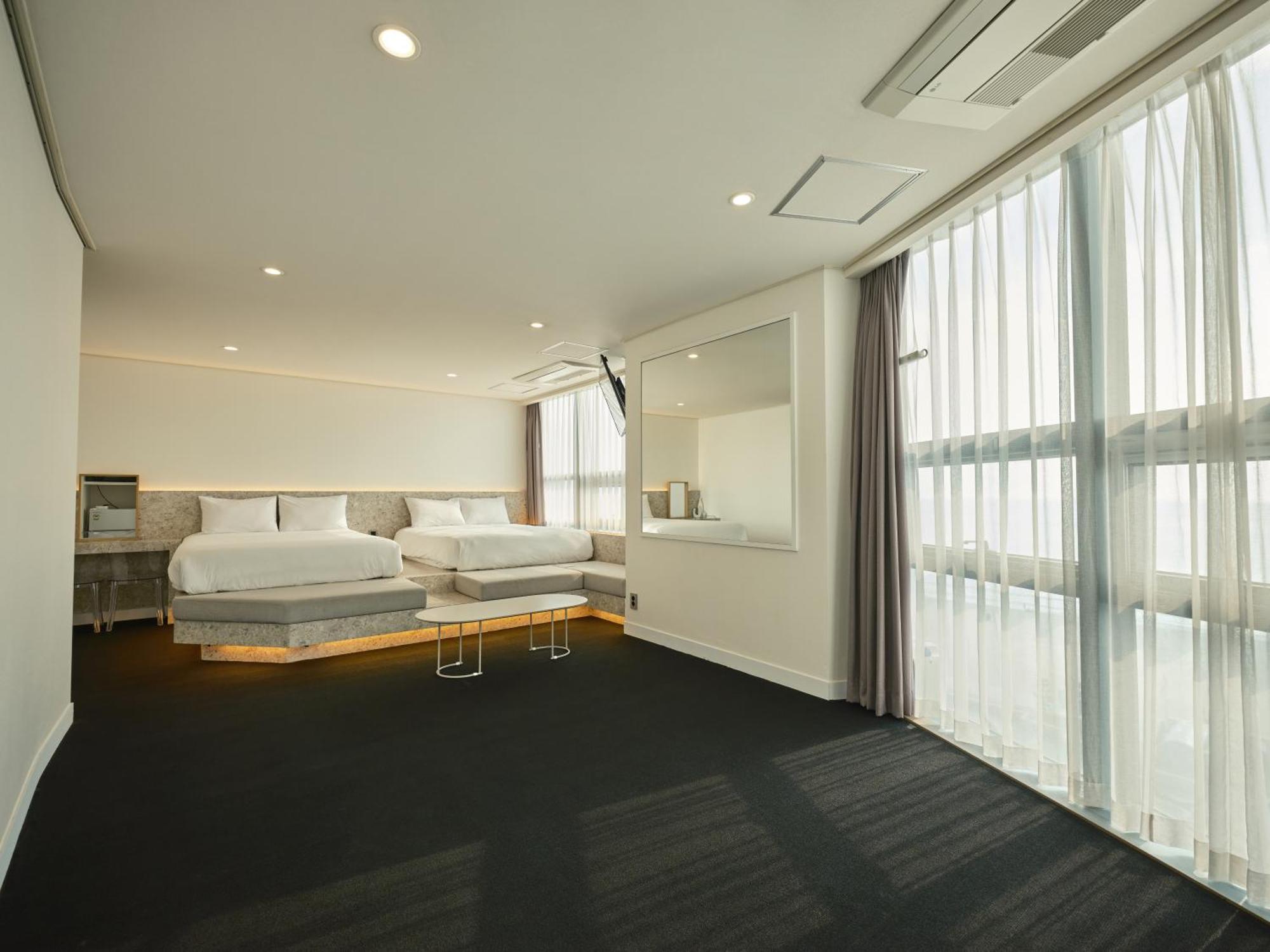 Uh Suite The Haeundae Пусан Екстериор снимка