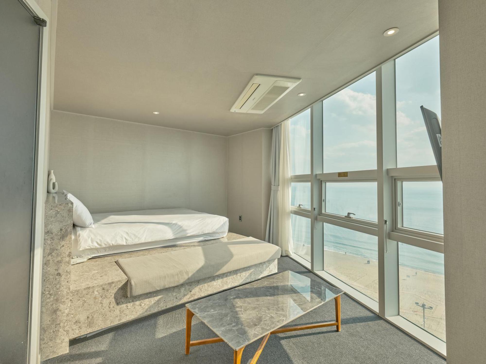 Uh Suite The Haeundae Пусан Екстериор снимка