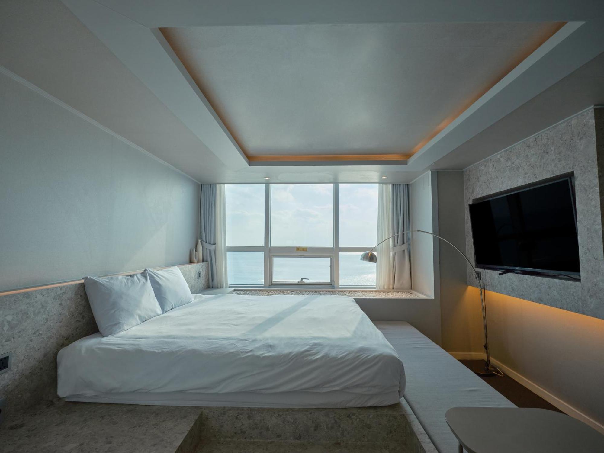 Uh Suite The Haeundae Пусан Екстериор снимка