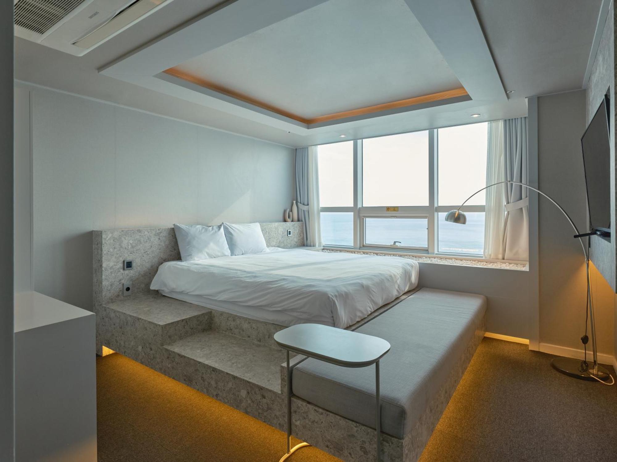 Uh Suite The Haeundae Пусан Екстериор снимка